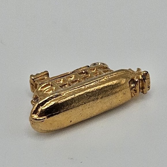 VINTAGE Gold-Tone Metal Riverboat Paddlewheel Boat Charm Pendant - Picture 3 of 3